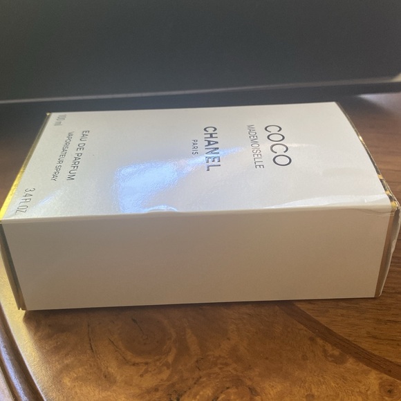 Chanel SENT WITH LOVE Gift Set lots in the bag! - Picture 3 of 16